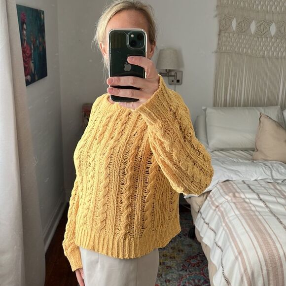 American Eagle Chenille Cable Knit Yellow Sweater Size Small - Picture 3 of 7
